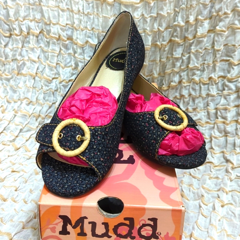 Mudd Moulin navy peep toe. Size 6. New.